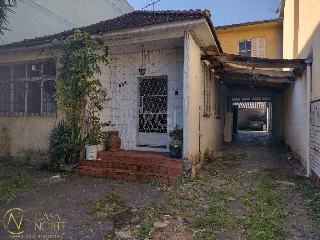 Casa à venda com 6 quartos, 200m², 8 vagas, Avenida Cruz Alta no bairro Nonoai em Porto Alegre