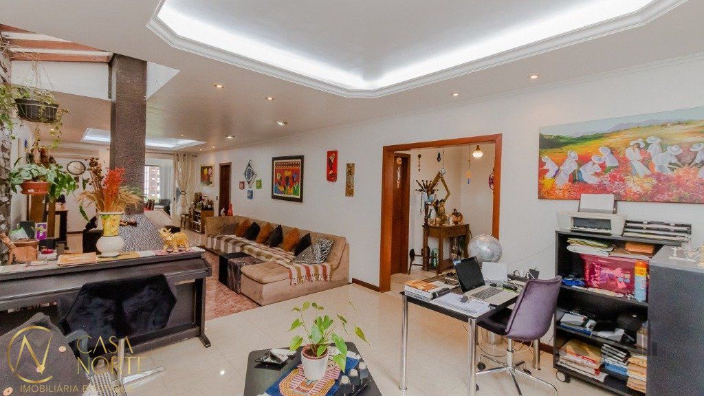 Casa à venda com 4 quartos, 394m², 2 suítes, 4 vagas, Rua Edmundo Bastian no bairro Cristo Redentor em Porto Alegre