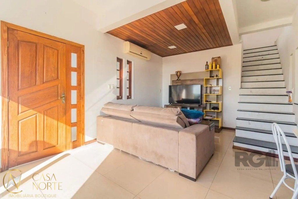 Casa à venda com 3 quartos, 180m², 1 suíte, 2 vagas, Rua Santiago Dantas no bairro Cascata em Porto Alegre