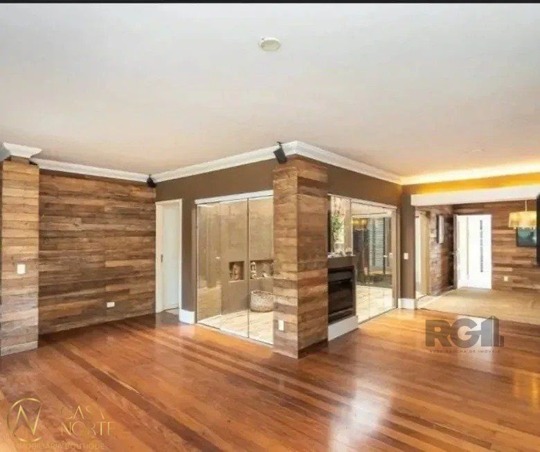 Casa à venda com 3 quartos, 220m², 1 suíte, 7 vagas, Rua Vicente Failace no bairro Tristeza em Porto Alegre