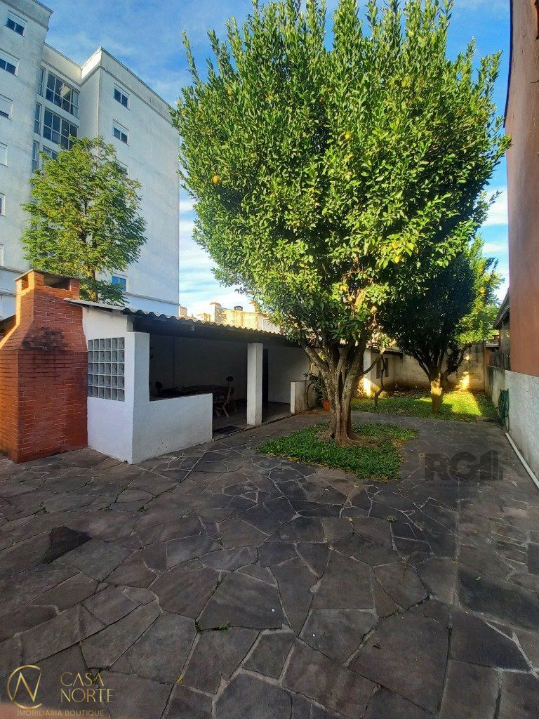Casa à venda com 4 quartos, 362m², 1 vaga, Avenida Teresópolis no bairro Teresópolis em Porto Alegre