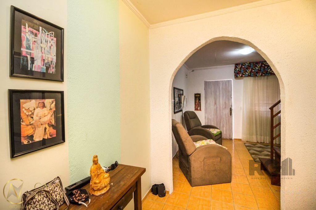 Sobrado à venda com 2 quartos, 104m², 1 vaga, Avenida Juca Batista no bairro Hípica em Porto Alegre