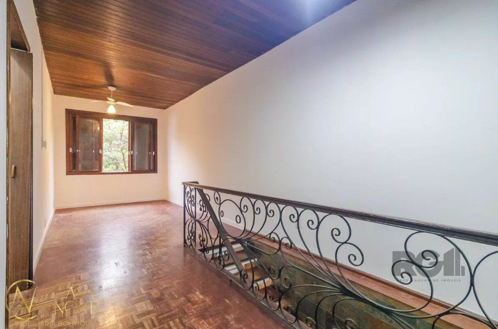 Casa à venda com 3 quartos, 160m², 1 suíte, 2 vagas, Rua Silverio Souto no bairro Teresópolis em Porto Alegre