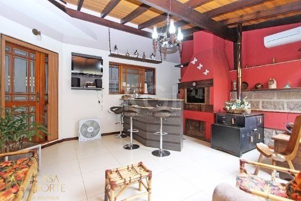 Casa à venda com 3 quartos, 189m², 1 suíte, 2 vagas, Rua Condado no bairro Ipanema em Porto Alegre
