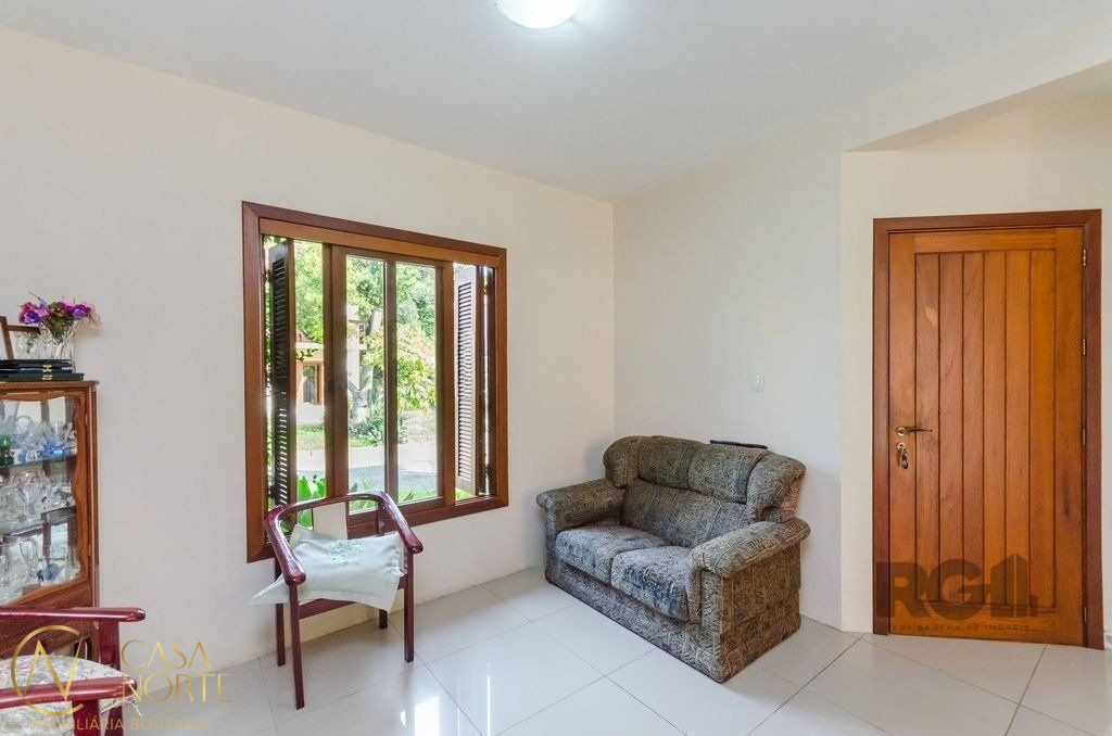 Casa de Condomínio à venda com 3 quartos, 166m², 1 suíte, 2 vagas, Rua Ponciano Pacheco da Silveira no bairro Guarujá em Porto Alegre