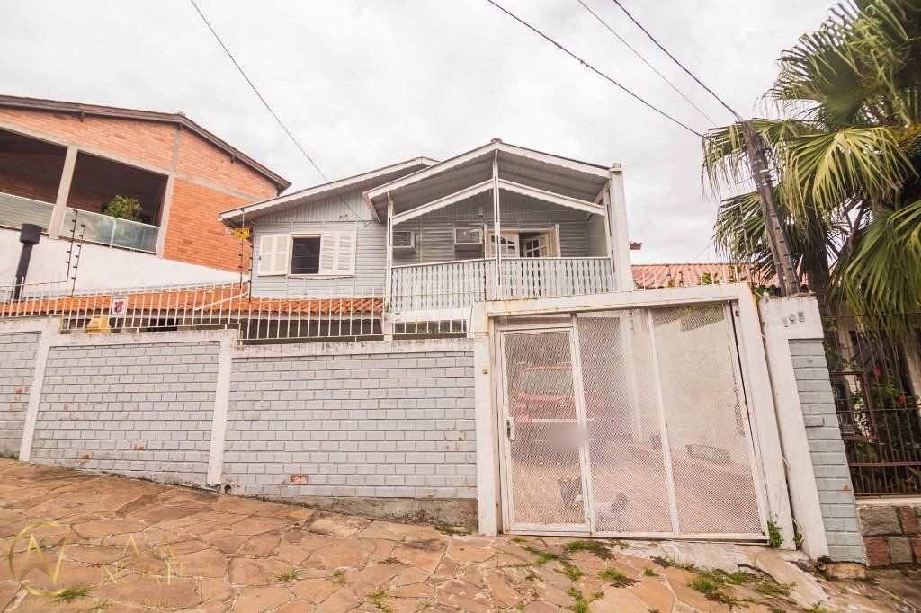 Casa à venda com 3 quartos, 116m², 1 suíte, 2 vagas, Rua Doutor Ernesto Miranda no bairro Jardim São Pedro em Porto Alegre