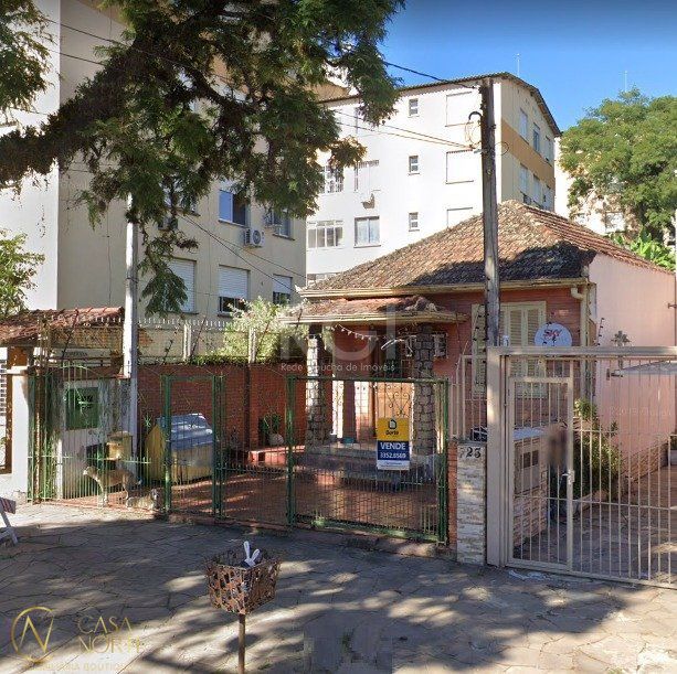 Terreno à venda  com 193m², Rua Professor Carvalho Freitas no bairro Teresópolis em Porto Alegre