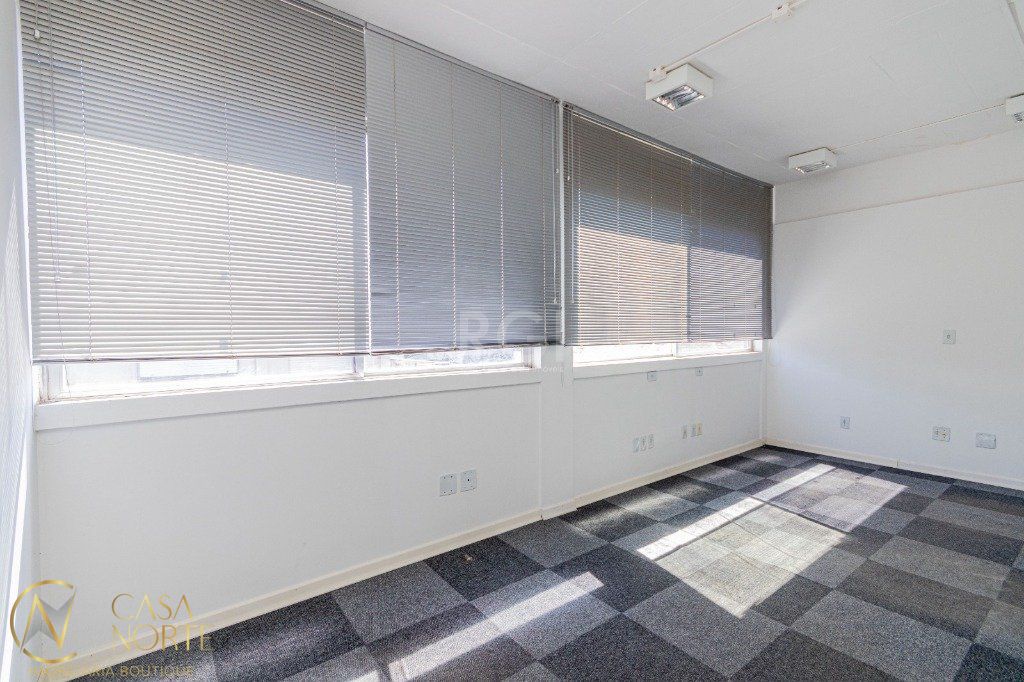 Sala Comercial à venda , 45m², Rua Celeste Gobbato no bairro Praia de Belas em Porto Alegre