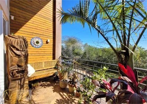 Casa à venda com 3 quartos, 166m², 1 suíte, 3 vagas, Rua Professor Luiz Antônio Lopes no bairro Morro Santana em Porto Alegre