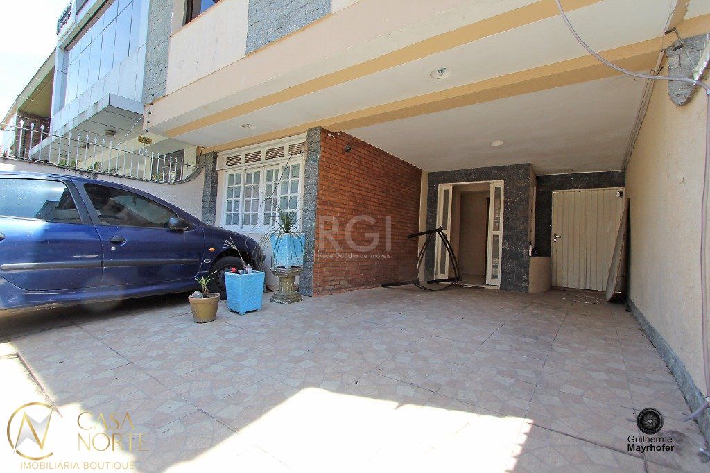 Casa à venda com 6 quartos, 300m², 1 suíte, 3 vagas, Rua Comendador Rodolfo Gomes no bairro Menino Deus em Porto Alegre