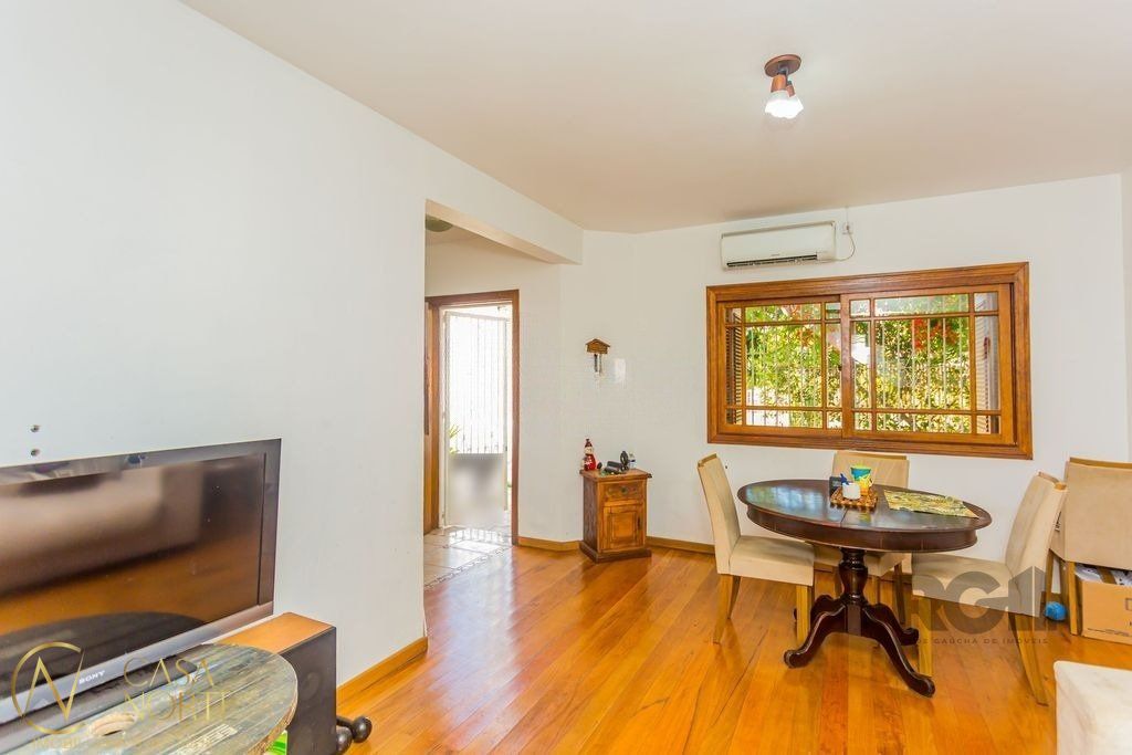Casa à venda com 2 quartos, 119m², 1 suíte, 4 vagas, Travessa Chateaubriand no bairro Passo das Pedras em Porto Alegre