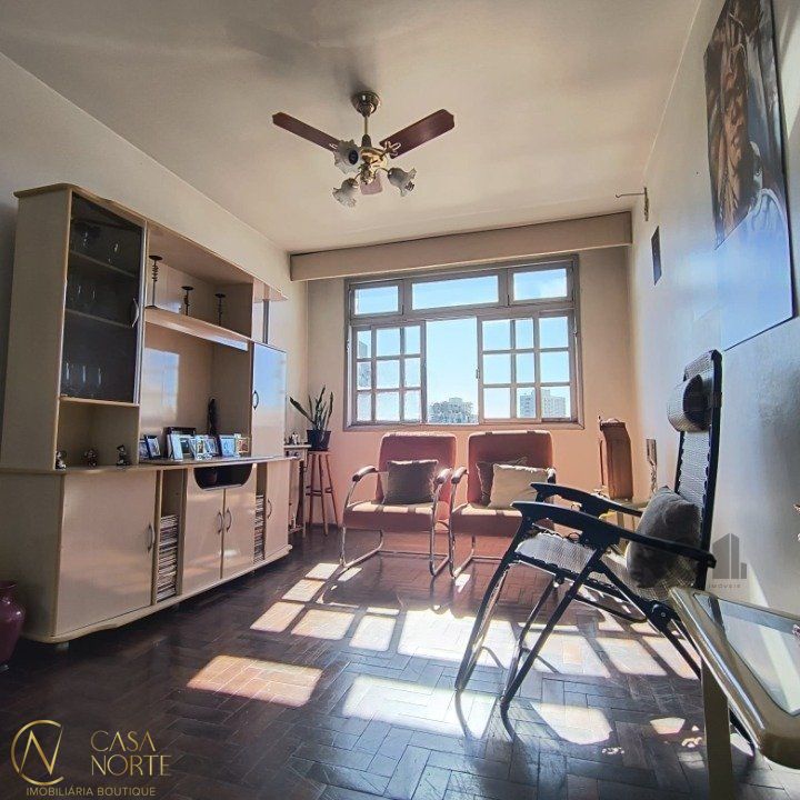 Apartamento à venda com 3 quartos, 75m², Rua Eurico Lara no bairro Medianeira em Porto Alegre