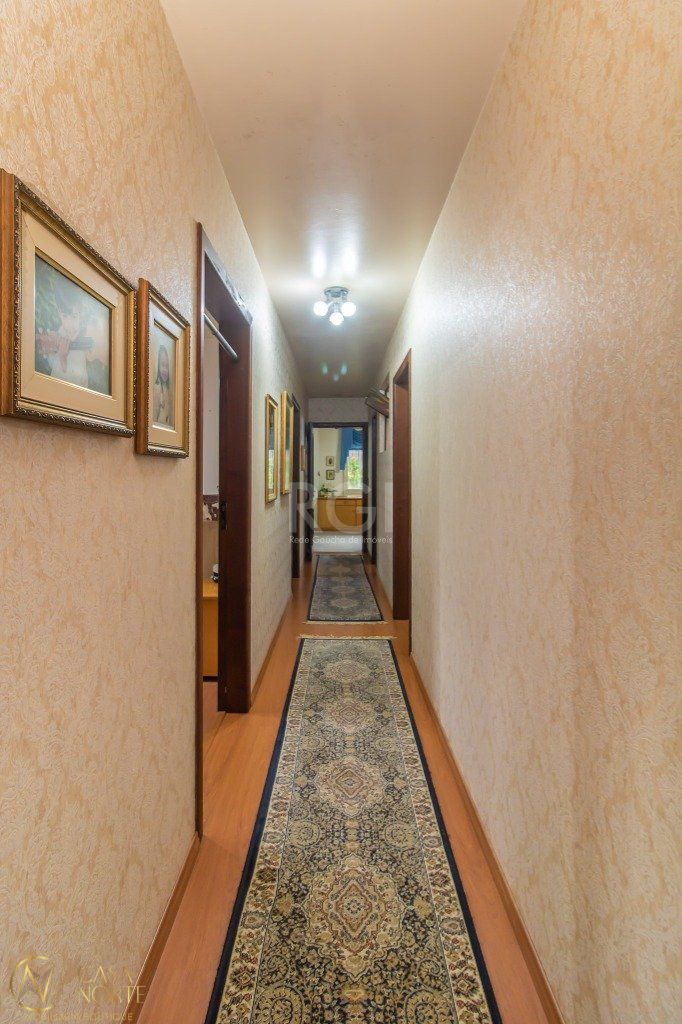 Casa à venda com 3 quartos, 289m², 1 suíte, 4 vagas, Rua Fatima no bairro Partenon em Porto Alegre