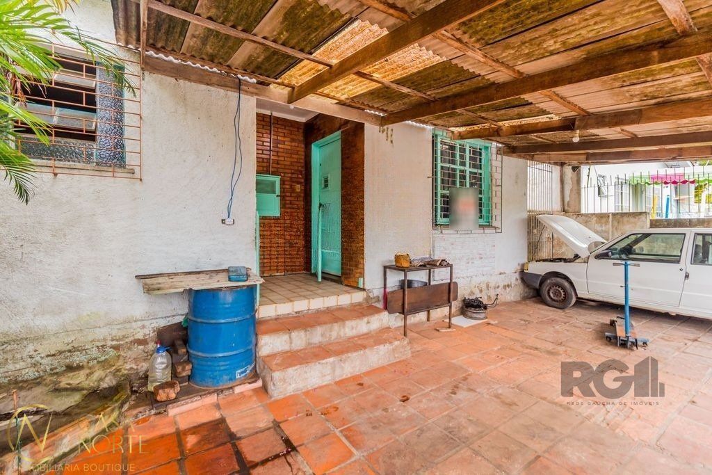 Casa à venda com 2 quartos, 151m², 1 suíte, Rua Guadalajara no bairro Jardim Sabará em Porto Alegre