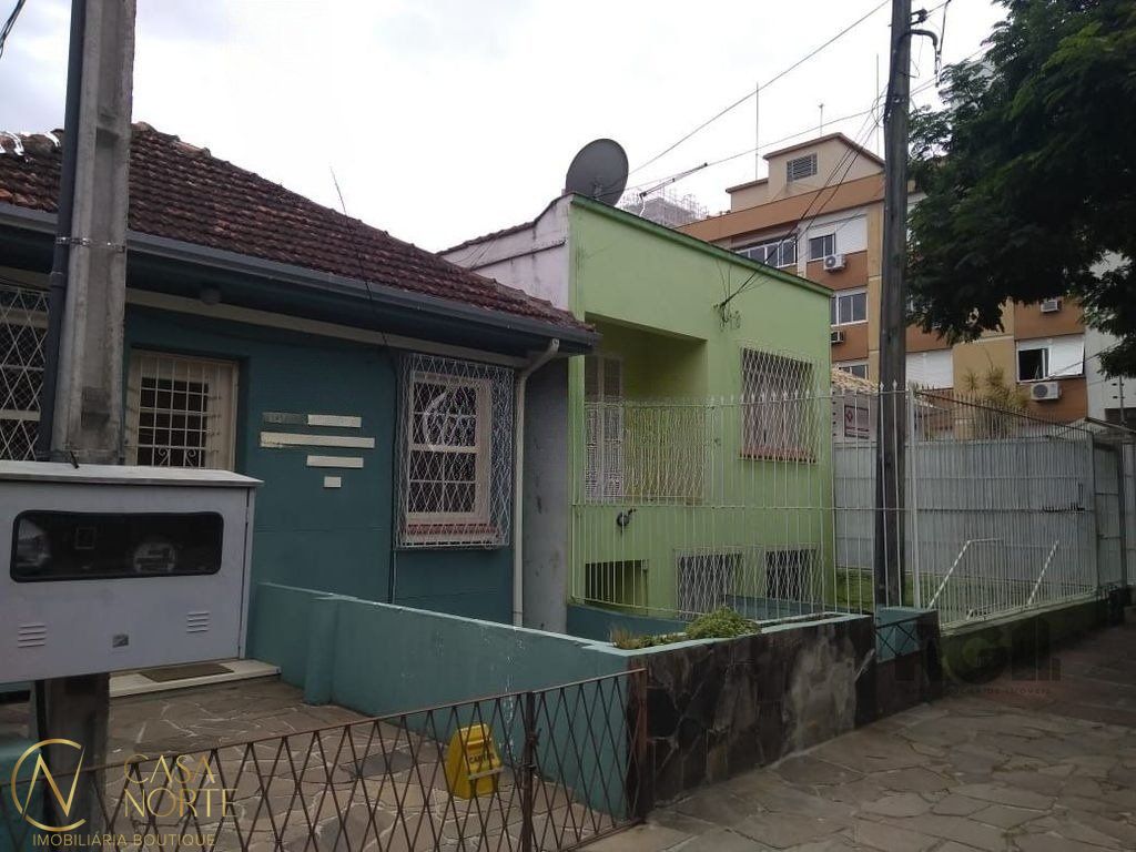 Casa à venda com 4 quartos, 124m², 1 vaga, Avenida Cacapava no bairro Petrópolis em Porto Alegre
