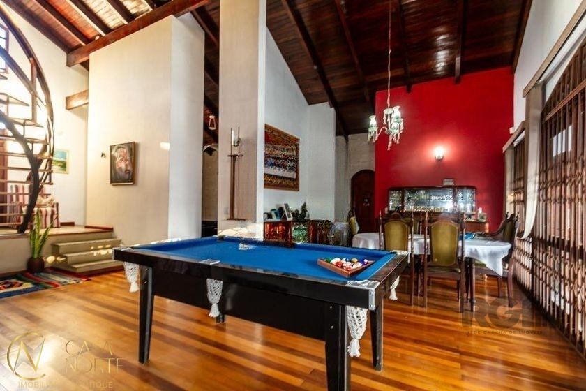 Casa à venda com 4 quartos, 303m², 1 suíte, 2 vagas, Rua São Francisco de Assis no bairro Santo Antônio em Porto Alegre