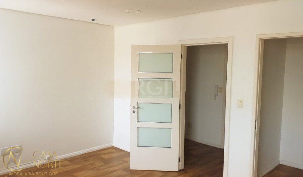 Sala Comercial à venda , 31m², Rua João Guimaraes no bairro Santa Cecília em Porto Alegre