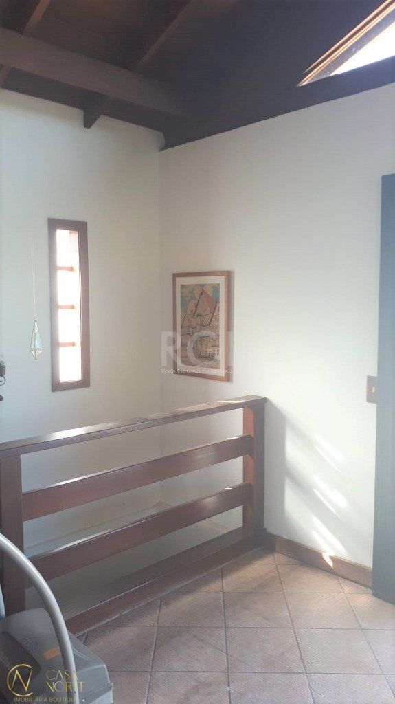 Casa à venda com 3 quartos, 165m², 1 suíte, 2 vagas, Rua Jerolomo Minuzo no bairro Vila Nova em Porto Alegre