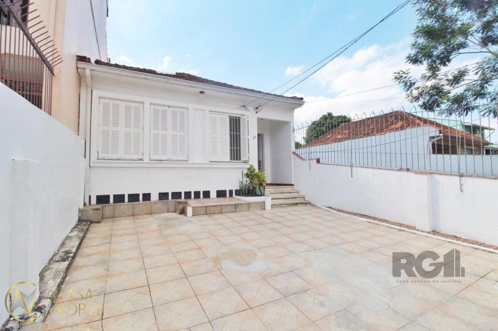 Casa à venda com 3 quartos, 120m², 2 vagas, Rua Antônio Divan no bairro Teresópolis em Porto Alegre
