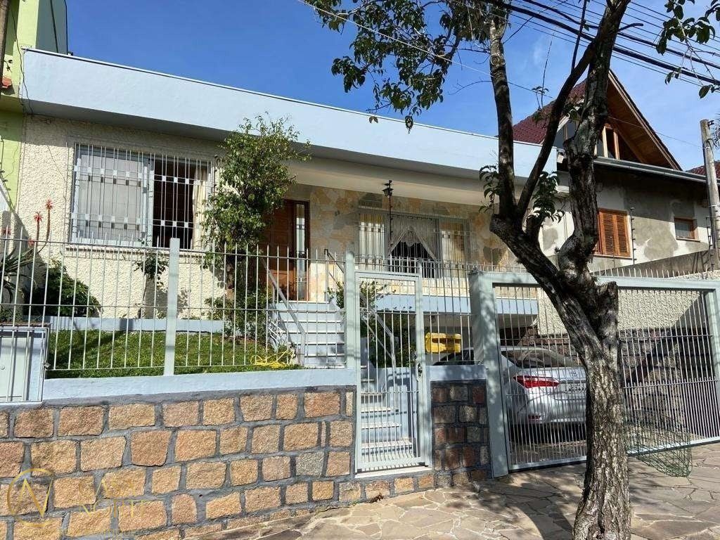 Casa à venda com 3 quartos, 169m², 1 suíte, 2 vagas, Travessa Anunciada no bairro Vila Ipiranga em Porto Alegre