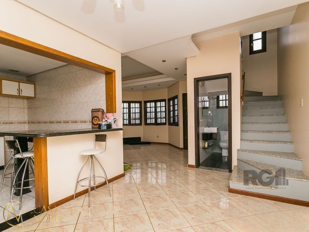 Casa à venda com 3 quartos, 150m², 1 suíte, 2 vagas, Rua Tomé Antônio de Souza no bairro Campo Novo em Porto Alegre