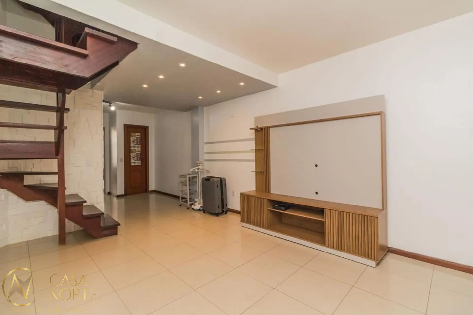 Casa de Condomínio à venda com 3 quartos, 120m², 1 suíte, 2 vagas, Avenida Juca Batista no bairro Cavalhada em Porto Alegre