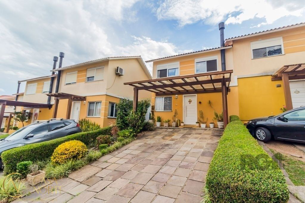 Casa de Condomínio à venda com 3 quartos, 197m², 2 suítes, 2 vagas, Rua Adao Gregory no bairro Mário Quintana em Porto Alegre