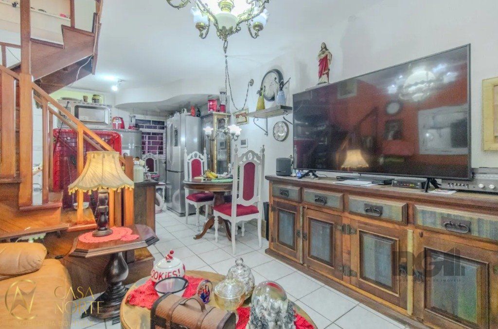 Casa de Condomínio à venda com 3 quartos, 91m², 1 suíte, 2 vagas, Rua Afonso Arinos no bairro Camaquã em Porto Alegre