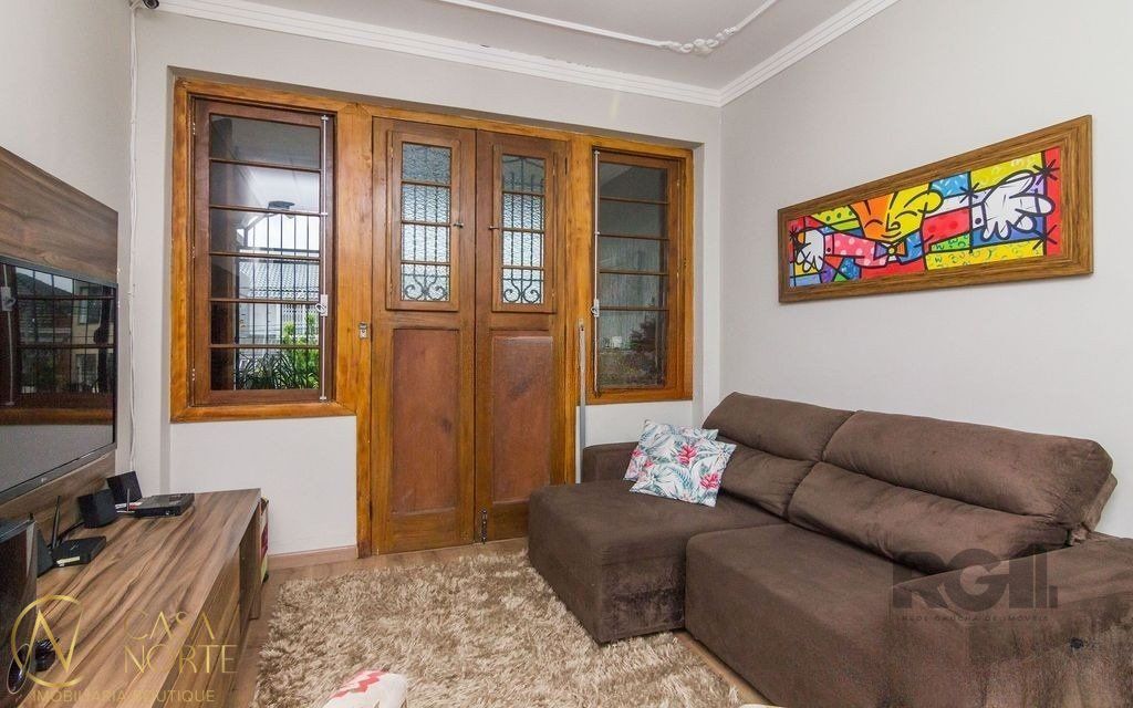 Casa à venda com 3 quartos, 196m², 1 suíte, 4 vagas, Rua Coronel Leonardo Ribeiro no bairro Glória em Porto Alegre
