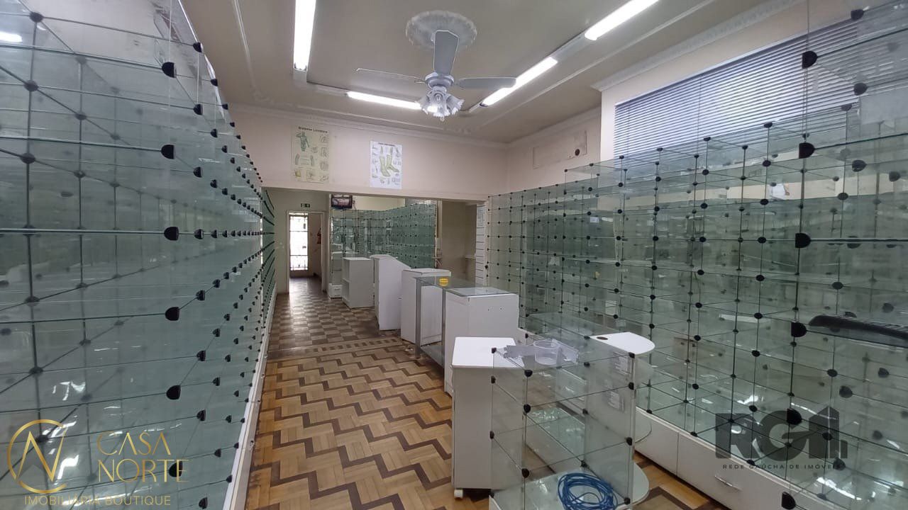 Prédio Comercial à venda , 150m², Rua Duque de Caxias no bairro Centro Histórico em Porto Alegre