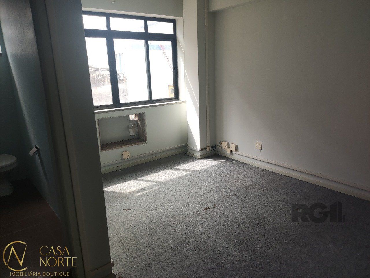 Sala Comercial à venda , 28m², Rua dos Andradas no bairro Centro Histórico em Porto Alegre