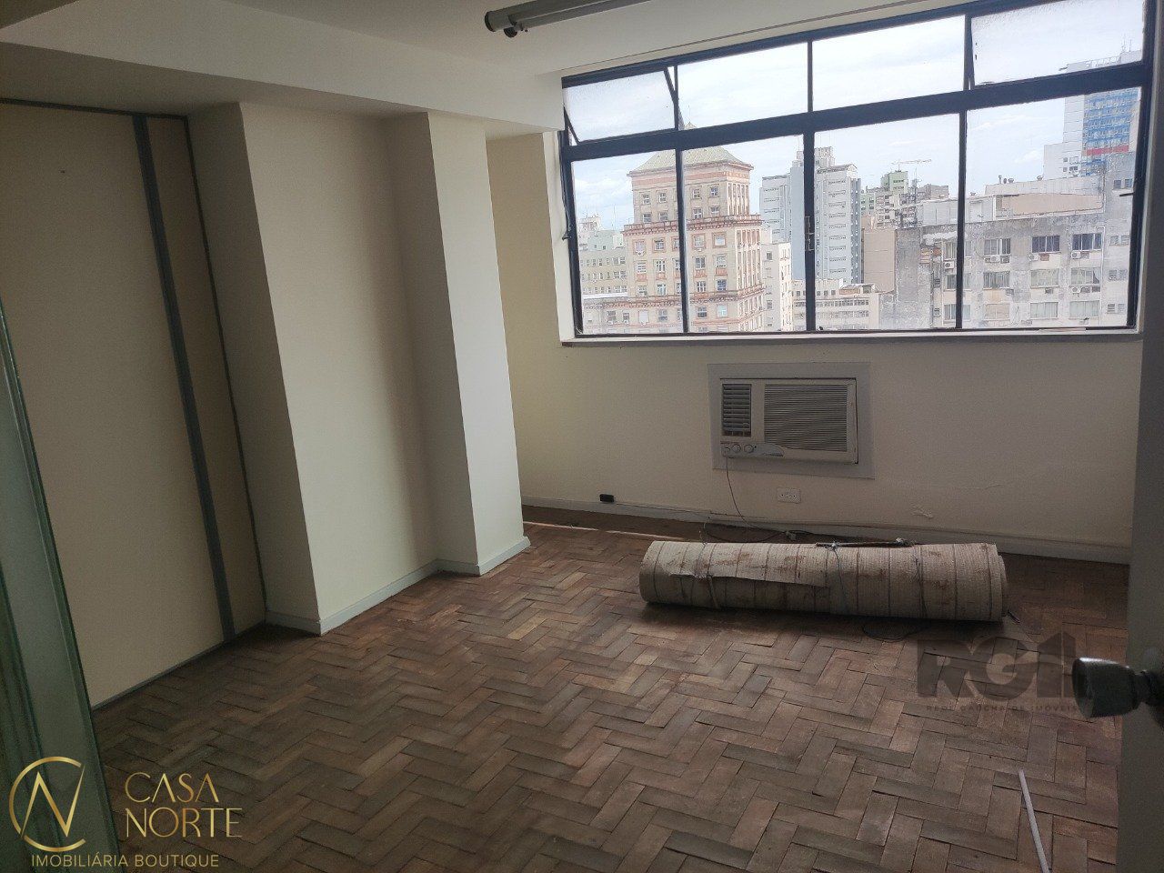 Sala Comercial à venda , 155m², Rua dos Andradas no bairro Centro Histórico em Porto Alegre