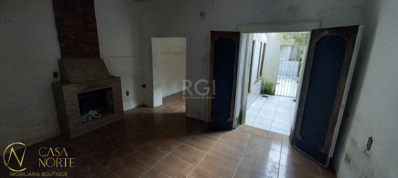 Sobrado à venda com 4 quartos, 110m², 1 suíte, 2 vagas, Rua Santo Antônio no bairro Floresta em Porto Alegre
