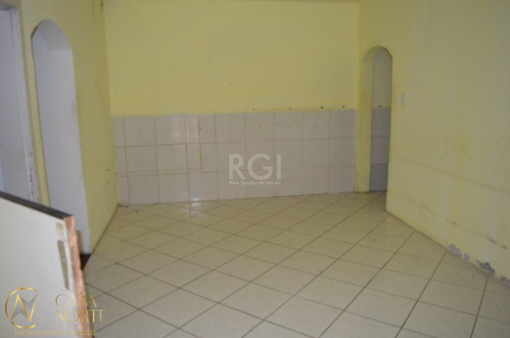 Sobrado à venda com 10 quartos, 300m², 2 suítes, Rua Ernesto Alves no bairro Floresta em Porto Alegre