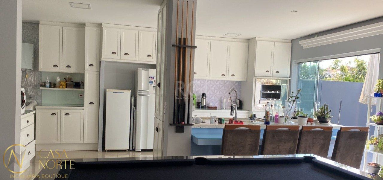 Casa de Condomínio à venda com 3 quartos, 164m², 1 suíte, 2 vagas, Avenida Ecoville no bairro Sarandi em Porto Alegre