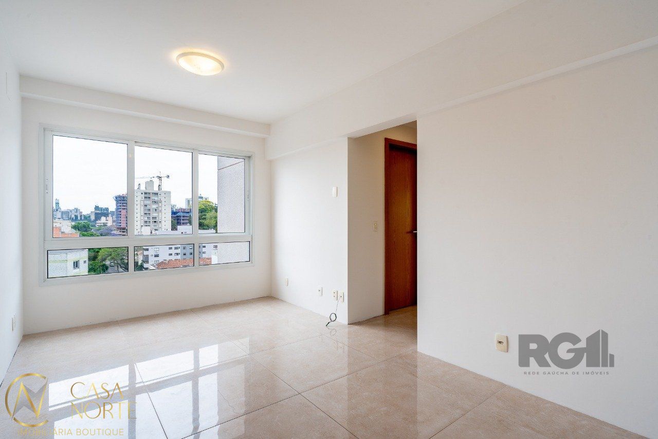 Apartamento à venda com 2 quartos, 57m², 1 suíte, 1 vaga, Rua Doutor Alcides Cruz no bairro Santa Cecília em Porto Alegre
