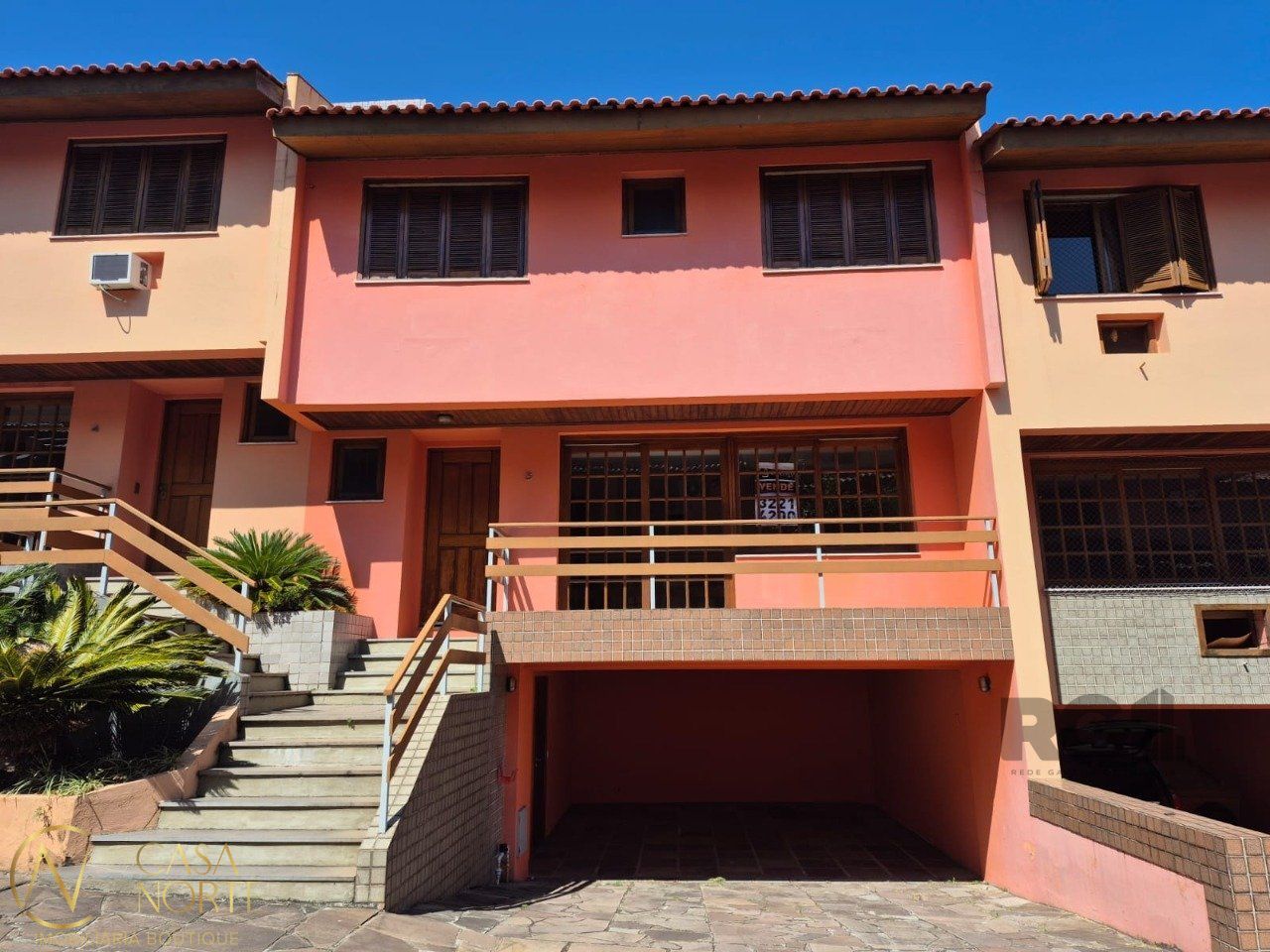 Casa de Condomínio à venda com 3 quartos, 285m², 3 suítes, 3 vagas, Rua Dona Ondina no bairro Menino Deus em Porto Alegre