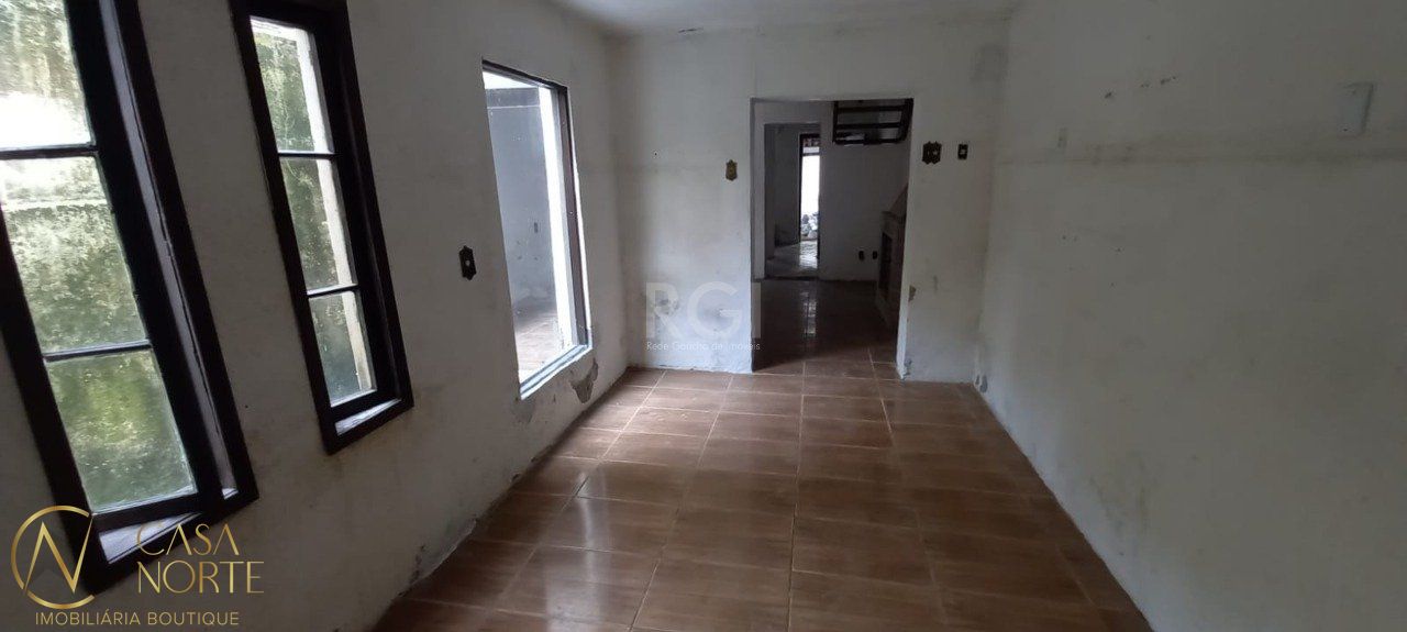 Sobrado à venda com 4 quartos, 110m², 1 suíte, 2 vagas, Rua Santo Antônio no bairro Floresta em Porto Alegre