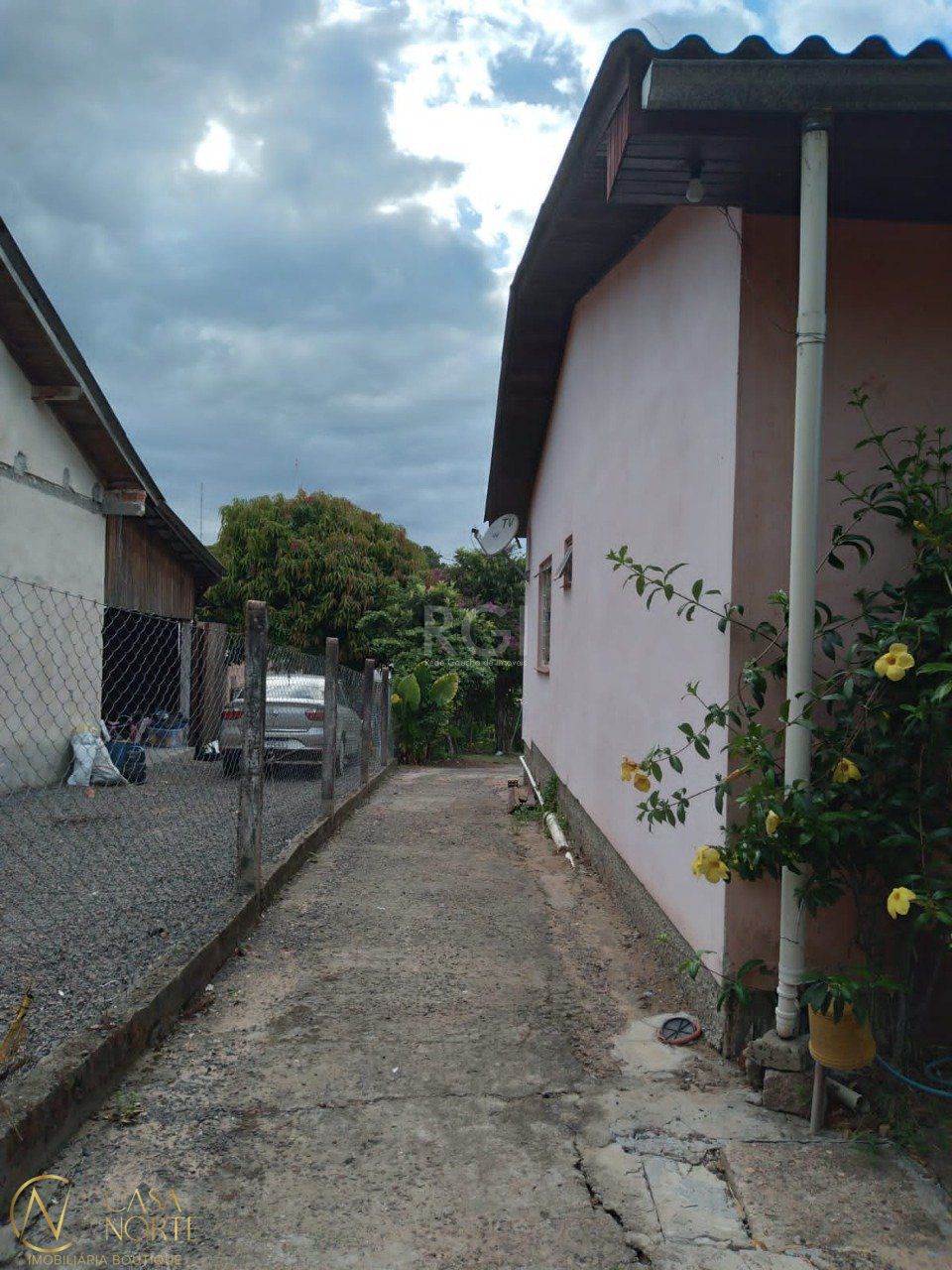 Casa à venda com 2 quartos, 80m², 6 vagas, Estrada Francisca de Oliveira Vieira no bairro Belém Novo em Porto Alegre