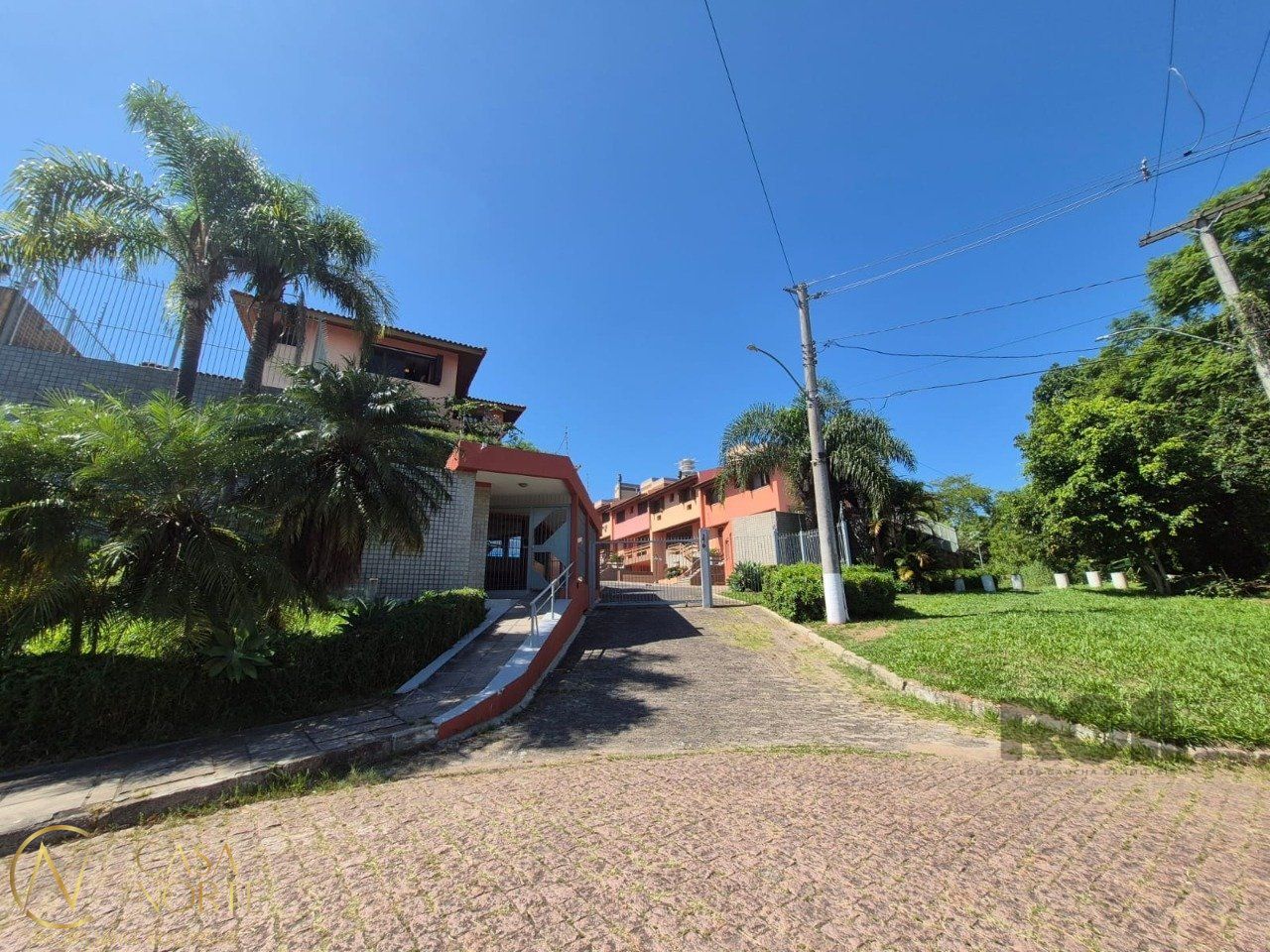 Casa de Condomínio à venda com 3 quartos, 285m², 3 suítes, 3 vagas, Rua Dona Ondina no bairro Menino Deus em Porto Alegre