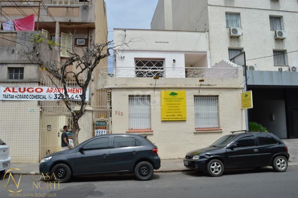 Sobrado à venda com 10 quartos, 300m², 2 suítes, Rua Ernesto Alves no bairro Floresta em Porto Alegre
