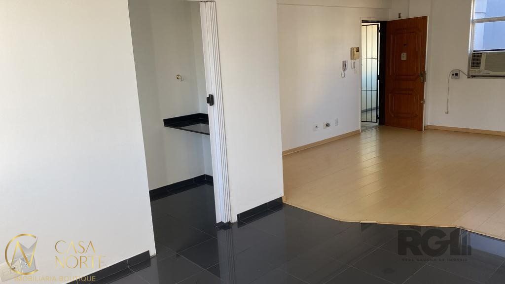 Sala Comercial à venda , 44m², Avenida Cristóvão Colombo no bairro Floresta em Porto Alegre
