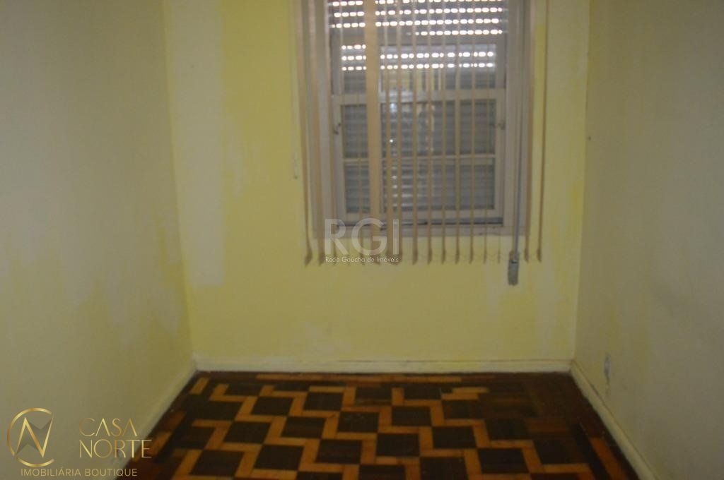 Sobrado à venda com 10 quartos, 300m², 2 suítes, Rua Ernesto Alves no bairro Floresta em Porto Alegre