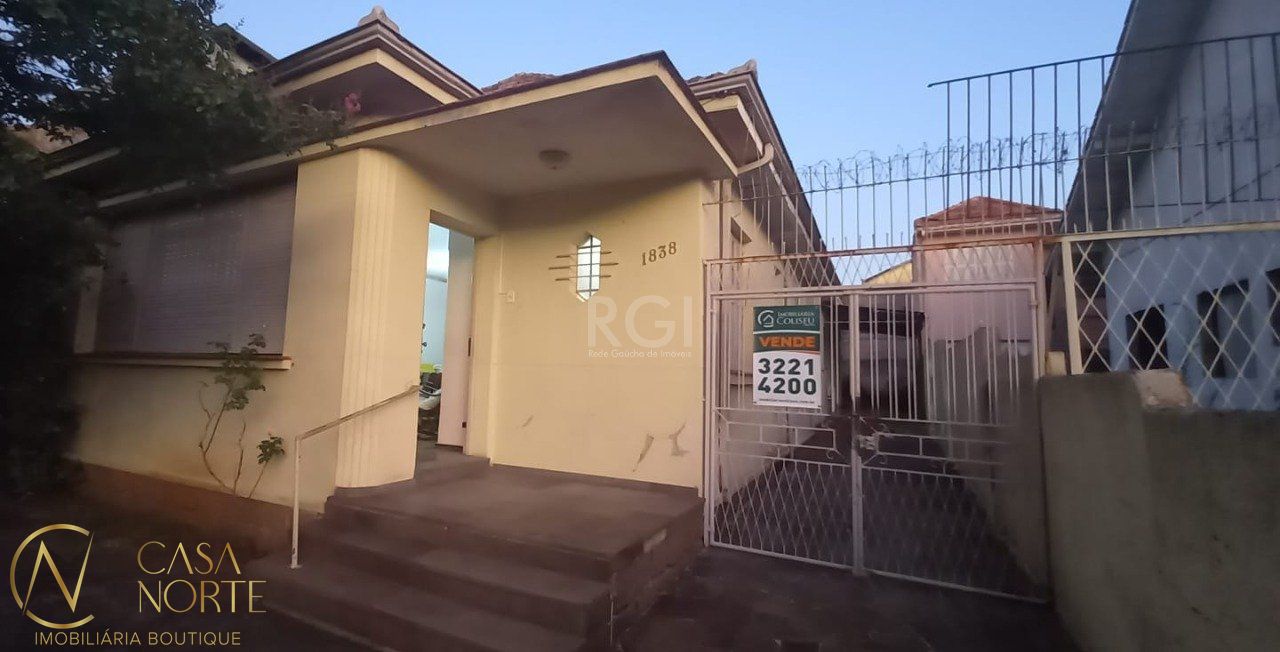 Casa à venda com 3 quartos, 300m², 4 vagas, Avenida Ceara no bairro São João em Porto Alegre