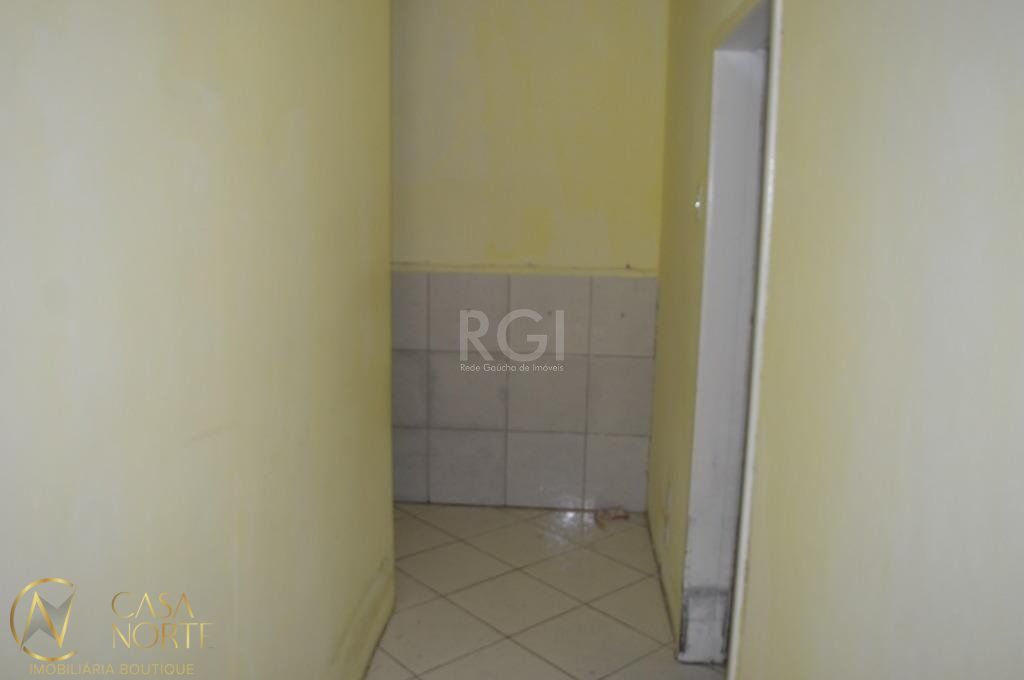Sobrado à venda com 10 quartos, 300m², 2 suítes, Rua Ernesto Alves no bairro Floresta em Porto Alegre