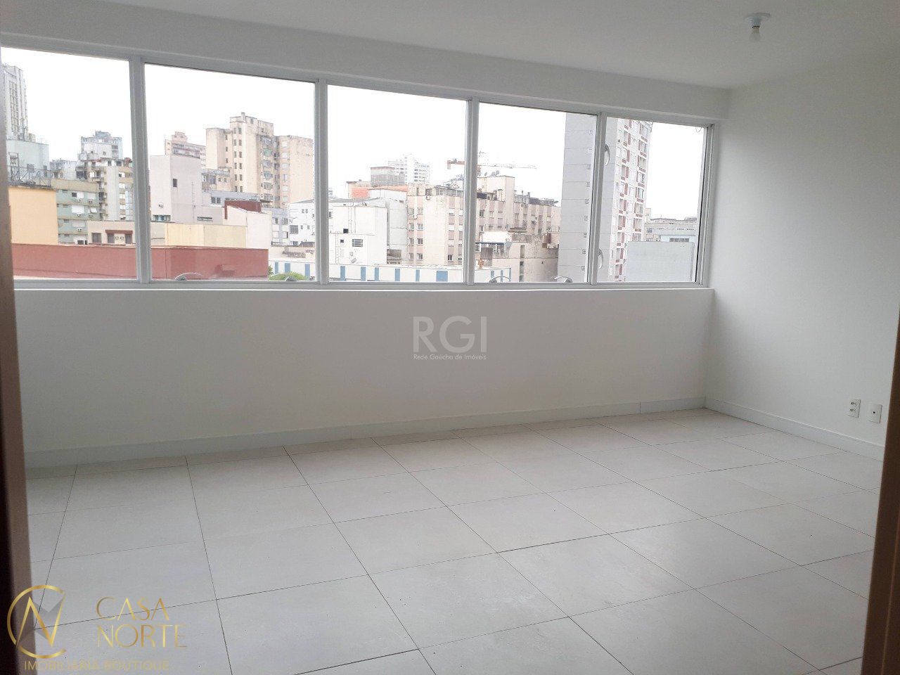 Sala Comercial à venda , 35m², Avenida Loureiro da Silva no bairro Cidade Baixa em Porto Alegre