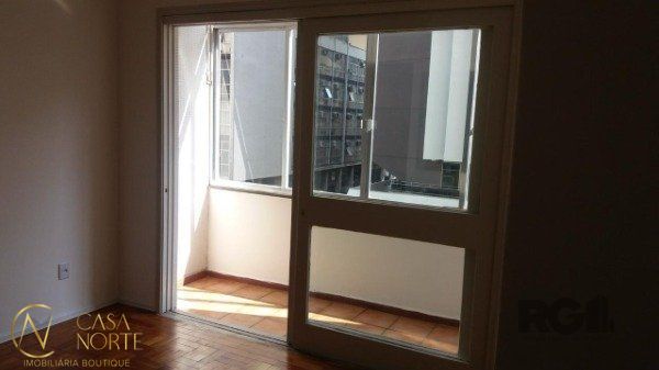Apartamento à venda com 2 quartos, 83m², Avenida Borges de Medeiros no bairro Centro Histórico em Porto Alegre