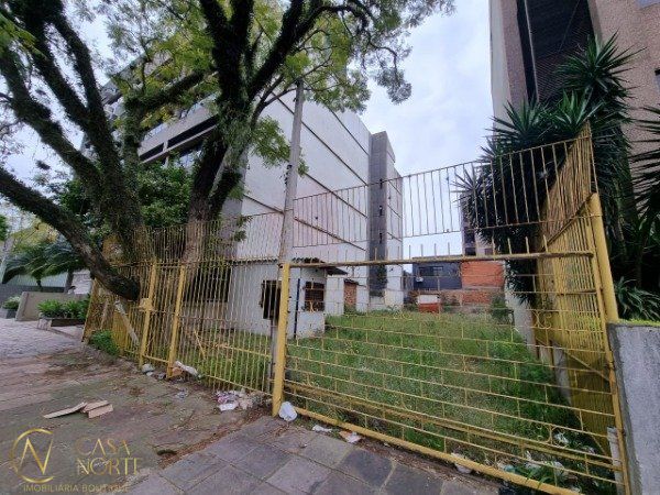 Terreno à venda  com 321m², Rua Itapeva no bairro Passo da Areia em Porto Alegre