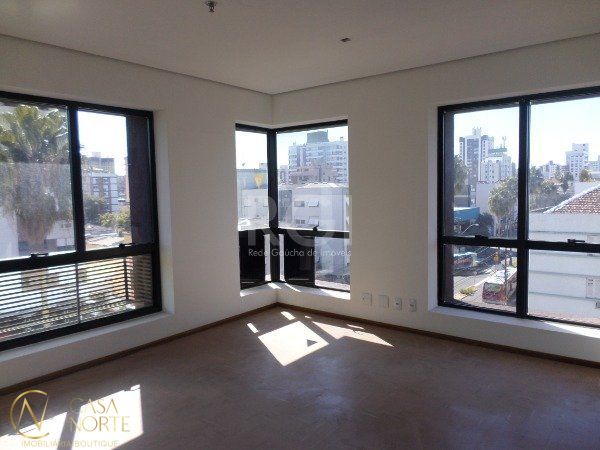 Sala Comercial à venda , 38m², 1 vaga, Rua José de Alencar no bairro Menino Deus em Porto Alegre