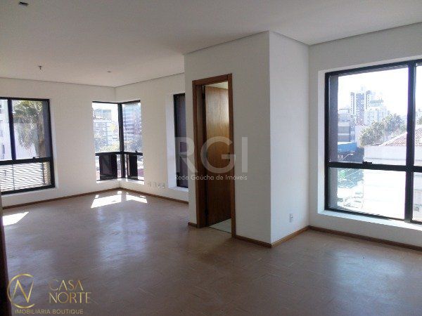 Sala Comercial à venda , 38m², 1 vaga, Rua José de Alencar no bairro Menino Deus em Porto Alegre